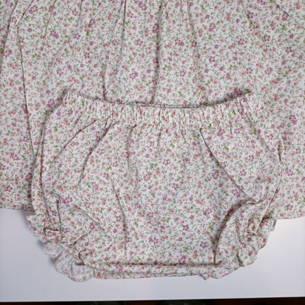 Jesusito Vestido para bebé con flores. - Imagen 5