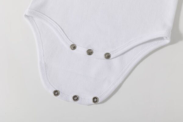 Pack bodies para bebé cuello plumeti 100% algodón color azul y blanco. Marca Amomi. - Imagen 7