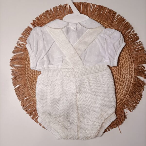 Ranita para bebé de perlé con blusa blanca de plumeti color crudo. - Imagen 2