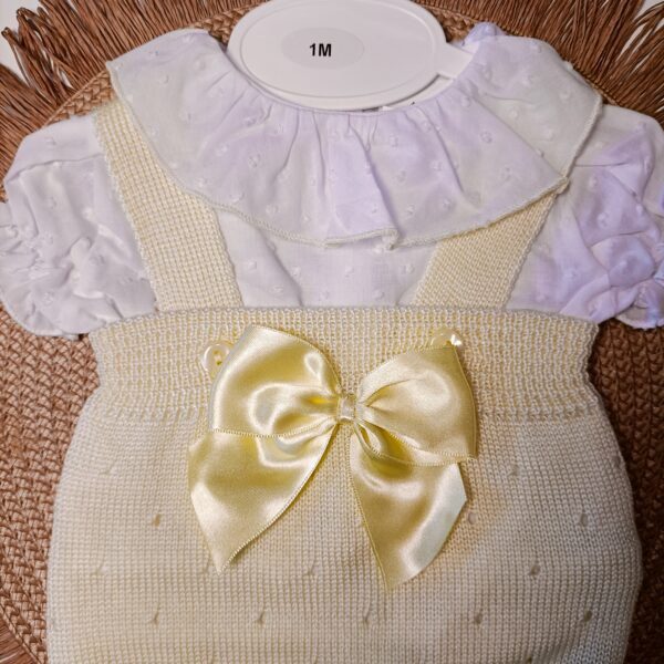 Ranita de bebé piqué amarillo con blusa blanca de plumeti - Imagen 2