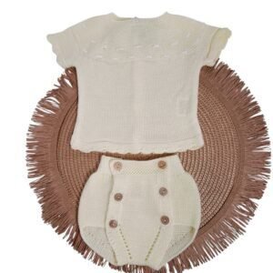 Conjunto punto bebe recién nacido amarillo.